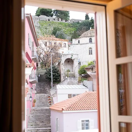 Ξενοδοχείο αέτωμα