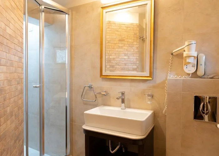 αέτωμα Ξενοδοχείο 4*